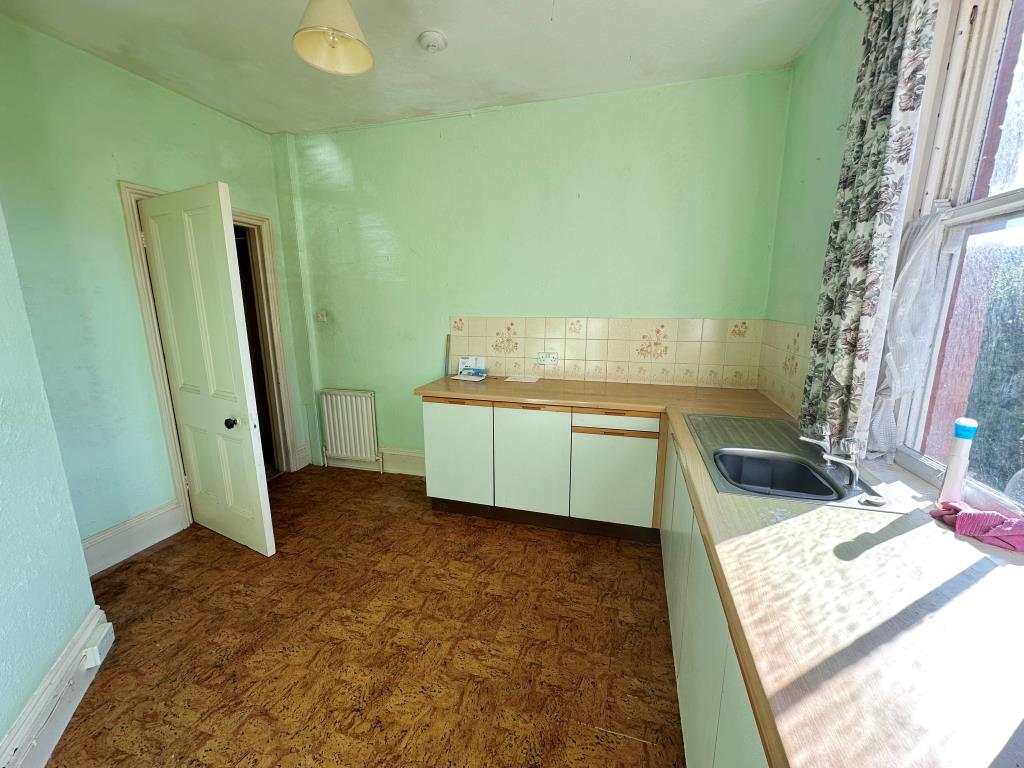 Lot: 141 - THREE-BEDROOM MAISONETTE FOR IMPROVEMENT - Kitchen located on the first floor with sash window